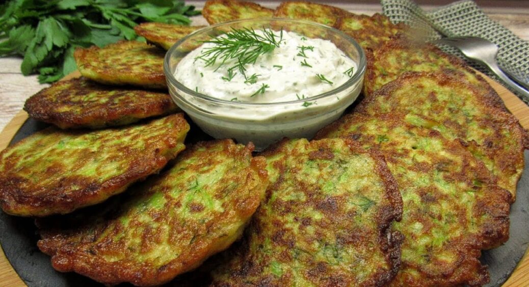 Мої діти фанатіють від цього сніданку: оладки з сиром і зеленню – залітають одна за одною 