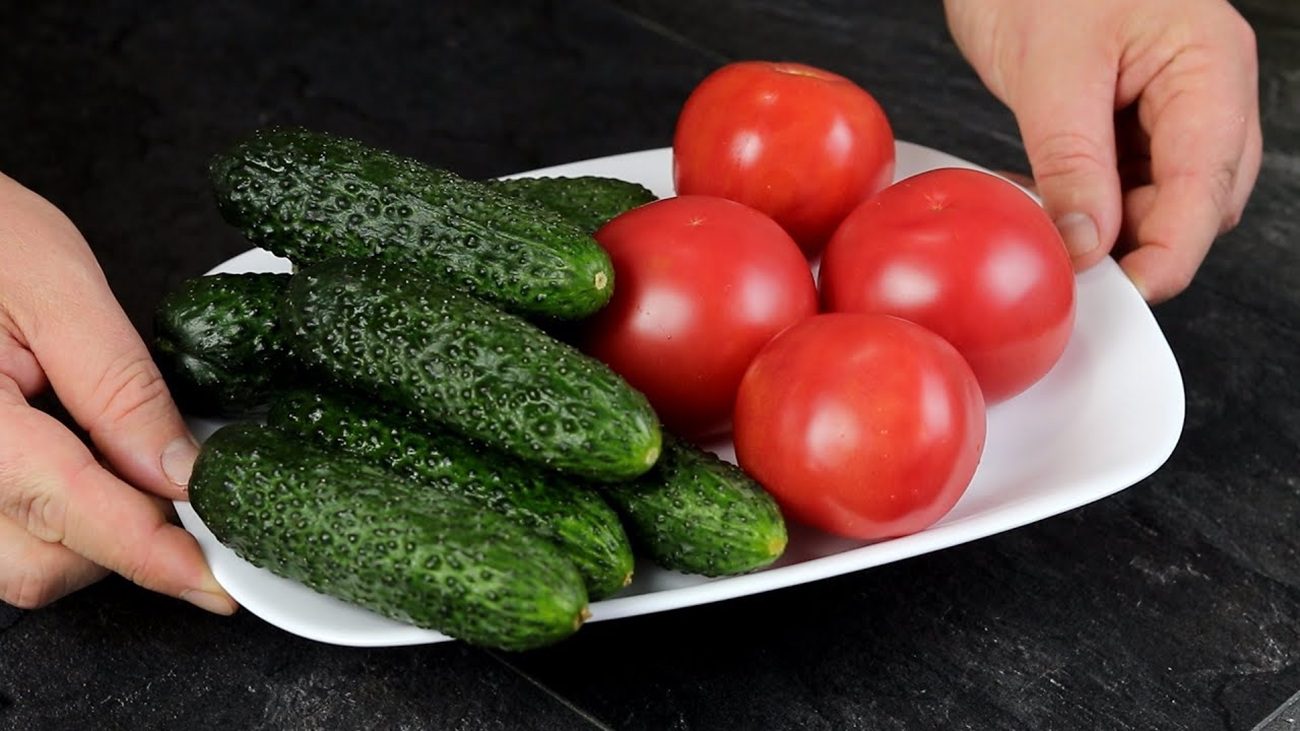 Лікарі пояснили, чому не можна змішувати огірки з помідорами в одному салаті