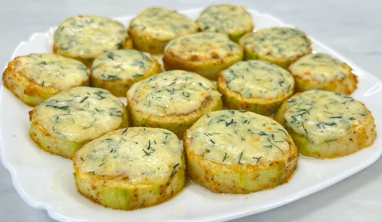 Рецепт смачних і ніжних кабачків у духовці під сирною шапочкою