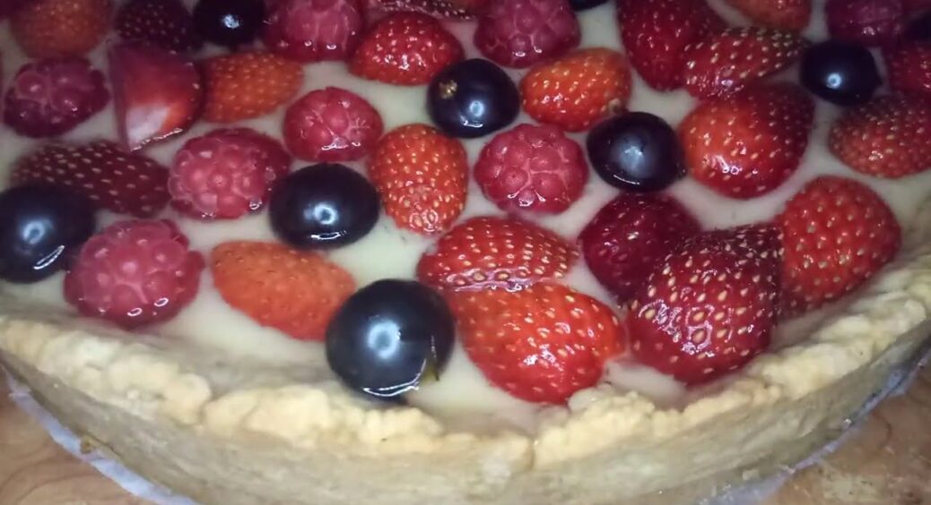 Пиріг “Крем-де-Люкс” – домашній десерт без заморочок, який смакує краще, ніж торти за 600 грн 