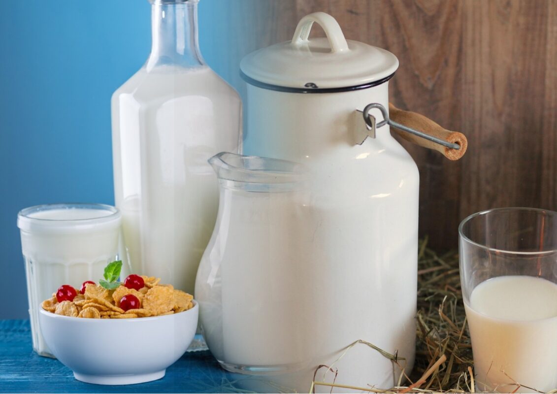 Експерти розповіли, як вберегти молоко від скисання в літню спеку без холодильнику
