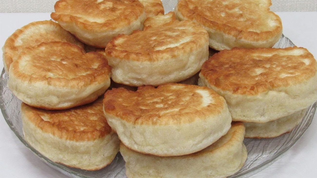 Дріжджові оладки на сніданок без кефіру та яєць