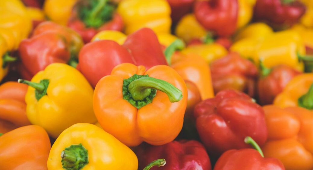 Перці як на дріжджах: 2 продукти, які допоможуть виростити не овочі, а справжніх велетнів 