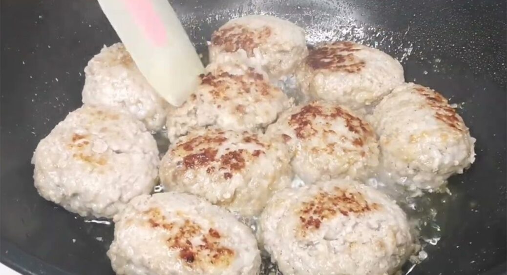 Беру жменьку фаршу та трішки рису: за 25 хвилин готові тюфтельки, ще й на сніданок вистачить 