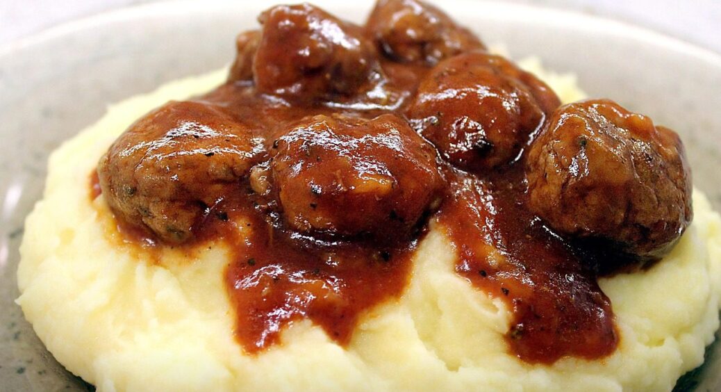 Універсальна підлива – смачніша, ніж в дитинстві: і до гречки, і до макаронів, і до м’яса 