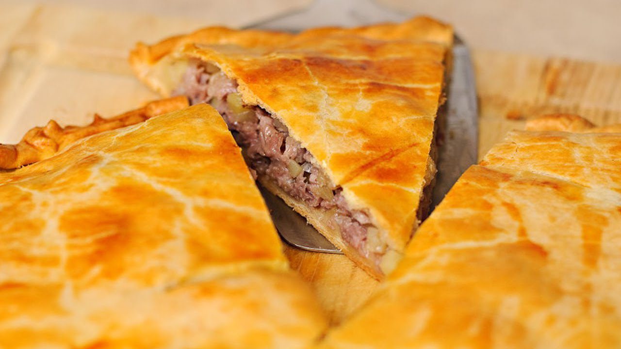 Як приготувати смачний пиріг з м'яса та картопля