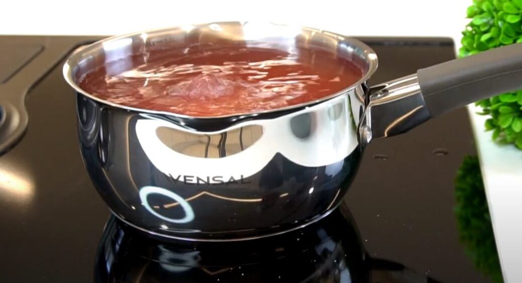 Замість чаю та компоту п’ю лише цей смаколик: 3 причини, чому домашній кисіль став хітом 