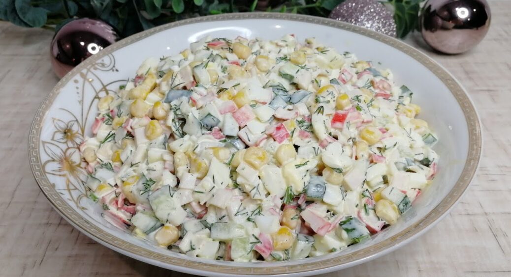 Крабовий салат для тих, хто хоче схуднути: до 300 калорій чистого білка за 5 хвилин 