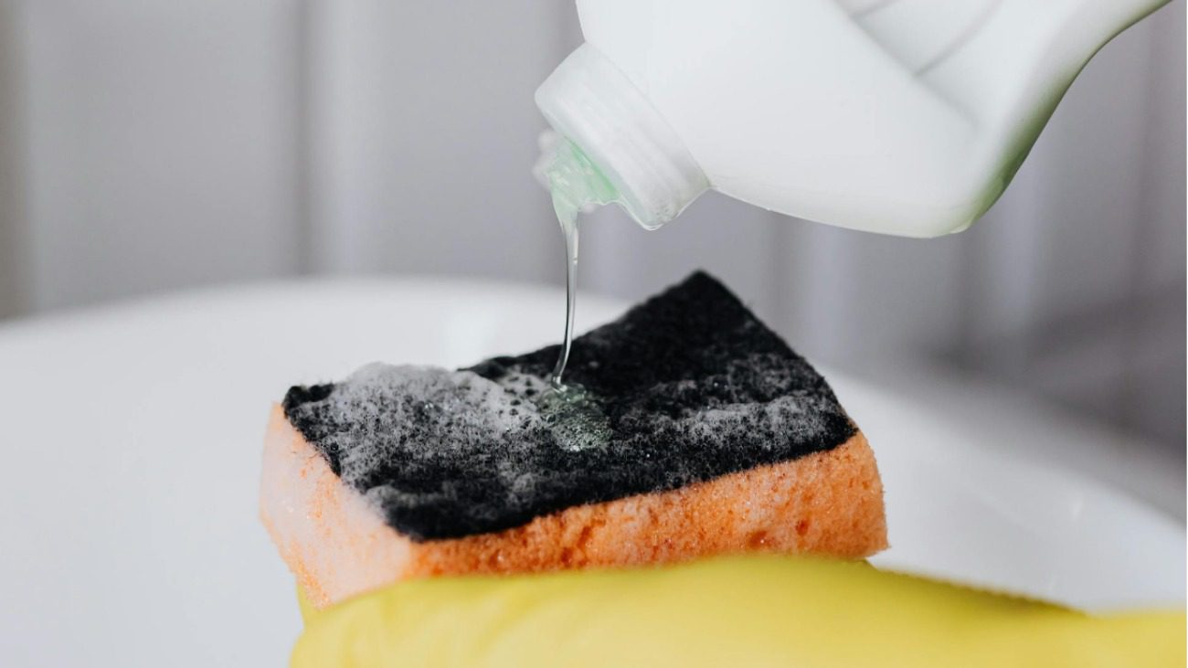 Експерти розповіли, як посилити ефект миючого засобу для посуду