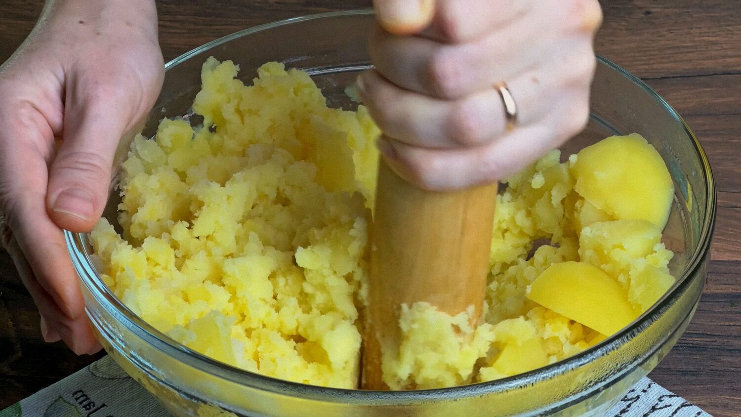 Смачні картопляні пиріжки з начинкою