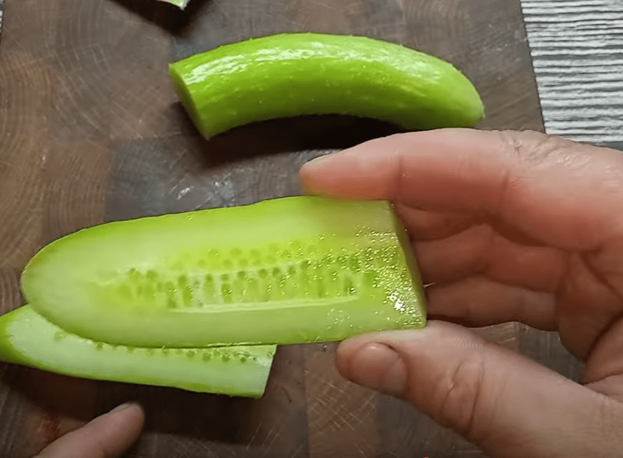 Городники назвали всі плюси та мінуси знаменитих китайських огірків