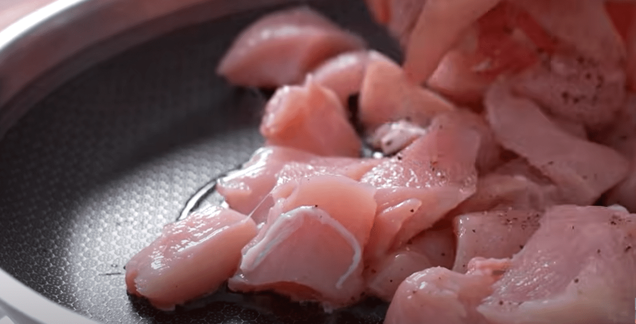 Кулінарка розповіла, як приготувати знамениту ресторанну страву з макаронів удома