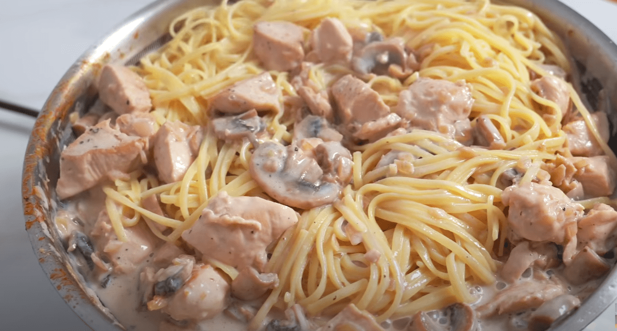 Кулінарка розповіла, як приготувати знамениту ресторанну страву з макаронів удома