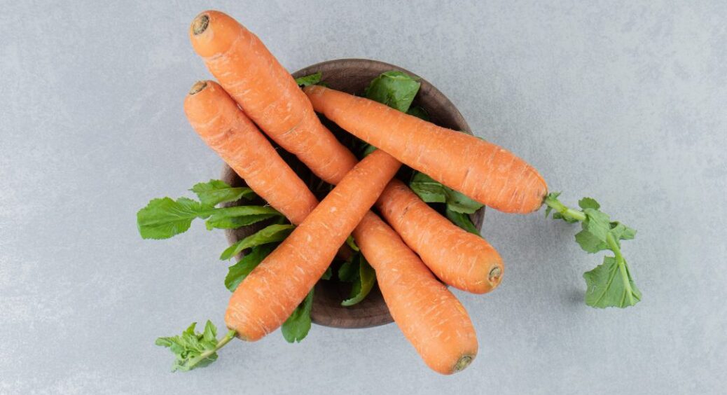 Кірка ґрунту буде не страшна: цей секрет для моркви від спеки – те, що треба на початку липня 