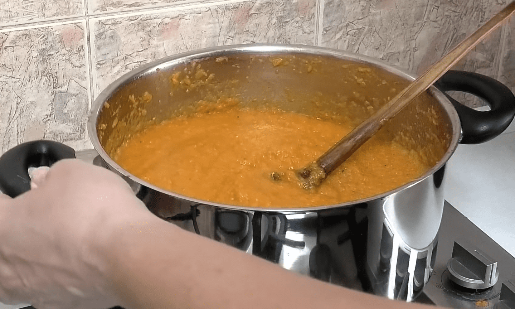 Рецепт смачної і ніжної кабачкової ікри на зиму