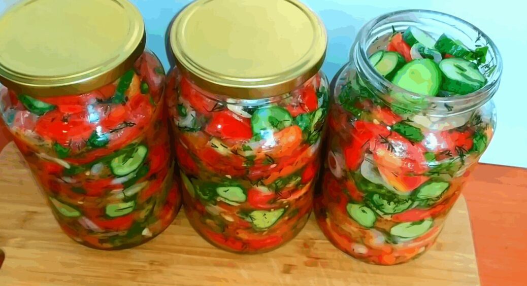 Просто помідори і огірки, а так смачно: хітовий салат на зиму 2026, який підкорив усіх подруг 