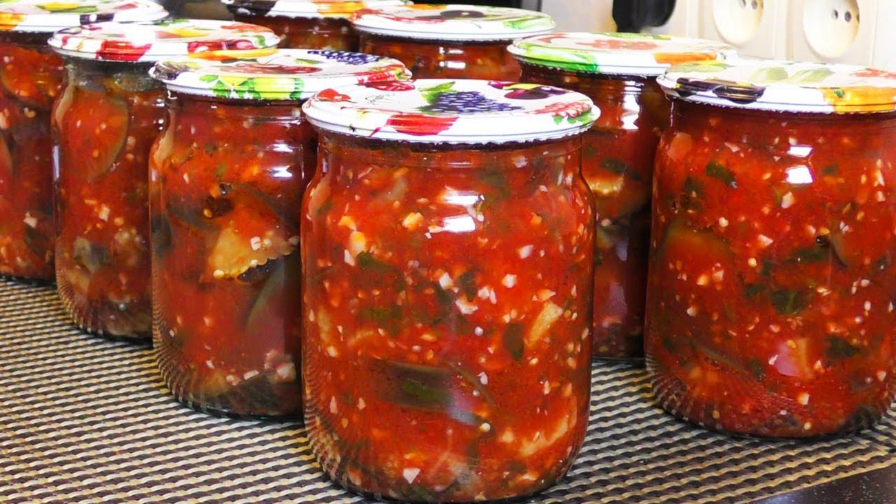 Рецепт пікантних баклажанів на зиму в томатному соусі