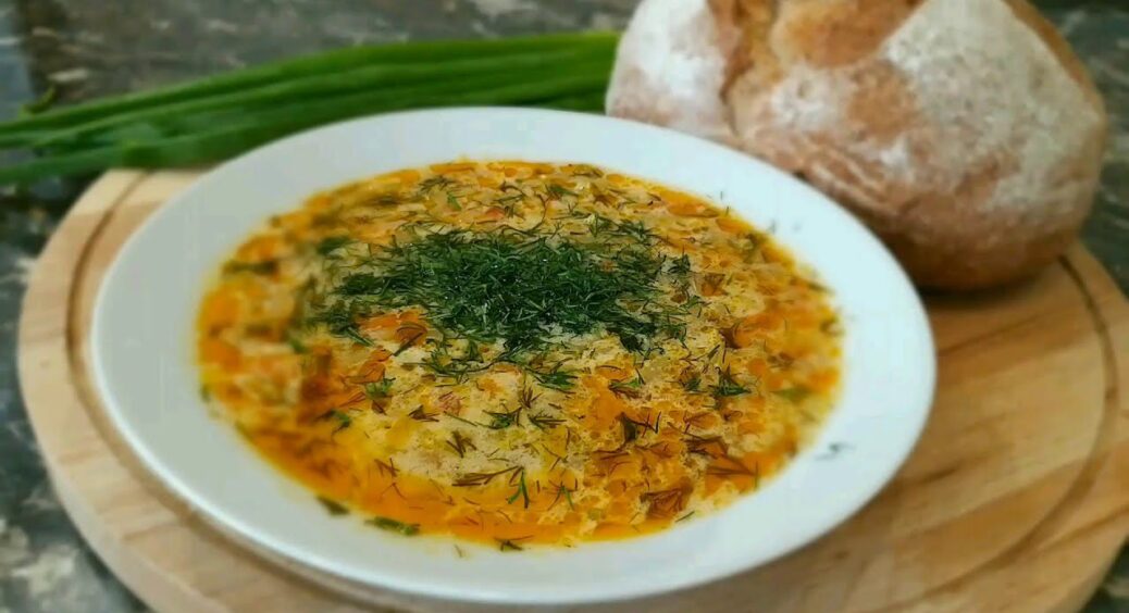 Разом із пельменями додайте цей 1 продукт в суп: обід здивує неймовірним смаком 