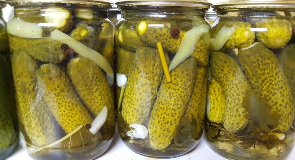 Скільки ложок солі, цукру і оцту треба для розсолу: ваші консервовані огірки зберуть 1000 подяк 