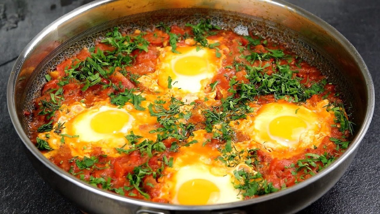 Рецепт найсмачнішої яєчні з помідорами Шакшука