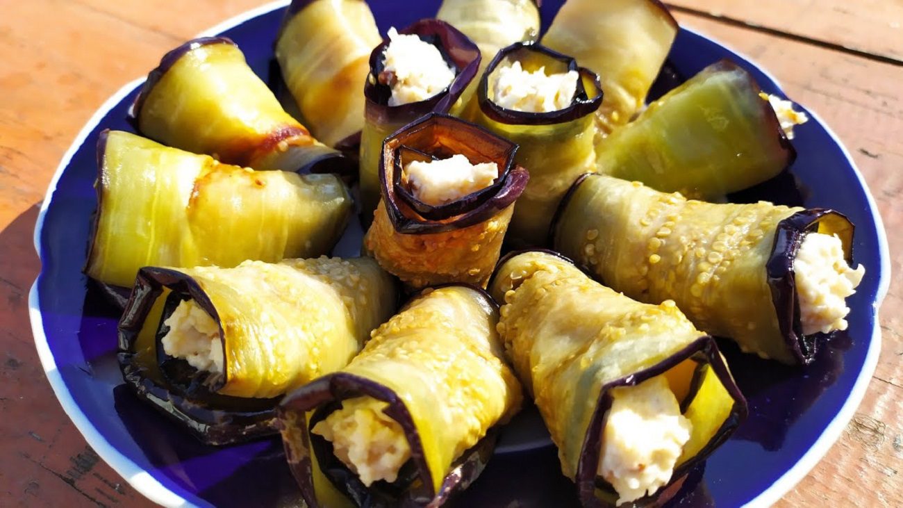 Рецепт смачних і пікантних рулетиків з баклажанів з часником і сиром