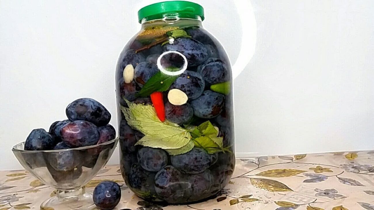 Рецепт смачних і пряних квашених слив на зиму