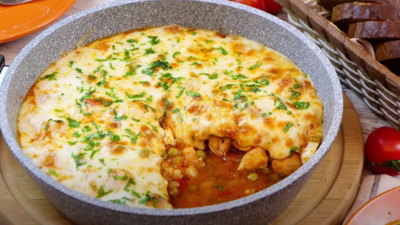 Кулінарка дала швидкий рецепт з курячого філе та овочів на сковороді