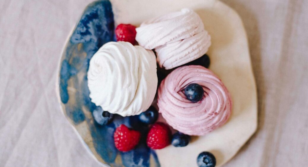 Українці почали заморожувати зефір: що це за новий тренд і який на смак оновлений десерт 