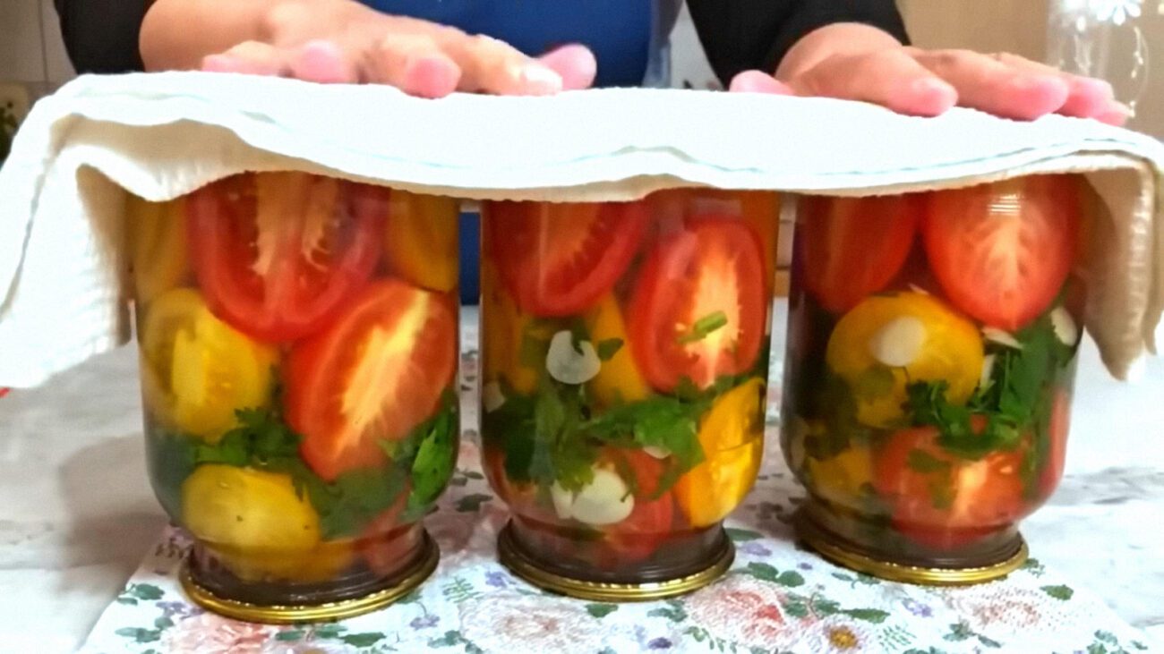 Кулінари показали рецепт помідорів половинками з точними пропорціями