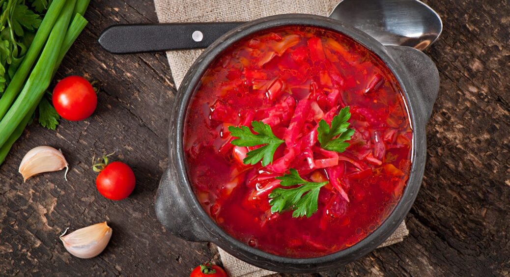 1 чайна ложка соку, і борщ ідеально червоний як у закарпатців: вся “фішка” в буряках 