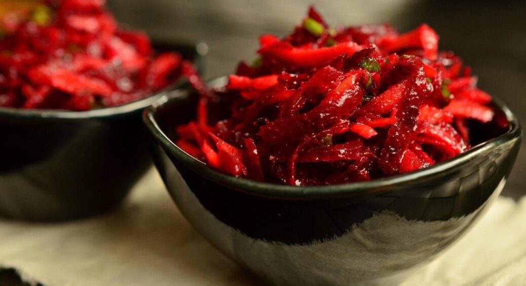 Жодної краплі майонезу, а гості в захваті: 2 секретні інгредієнти в салат з буряка – ніжнятіна 