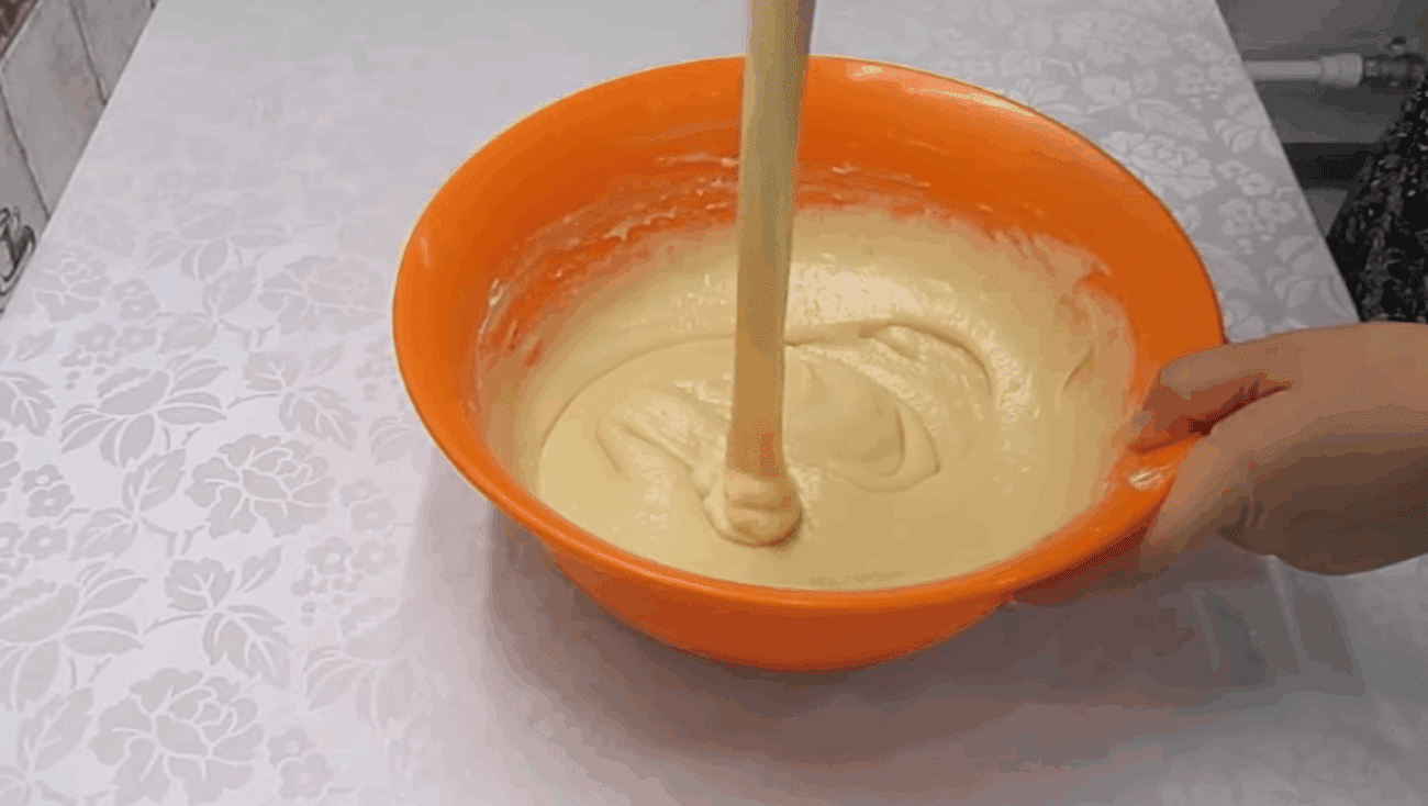 Рецепт пухкого і ніжного яблучного пирога на кефірі