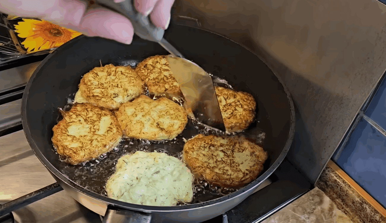 Рецепт смачних і ніжних оладок з кабачків до сніданку