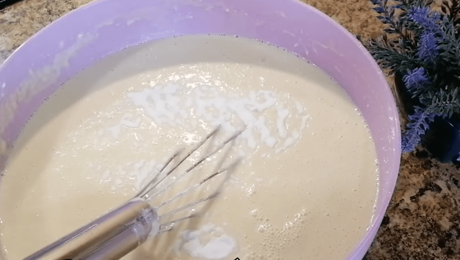 Рецепт смачних і ніжних ажурних млинців на сироватці