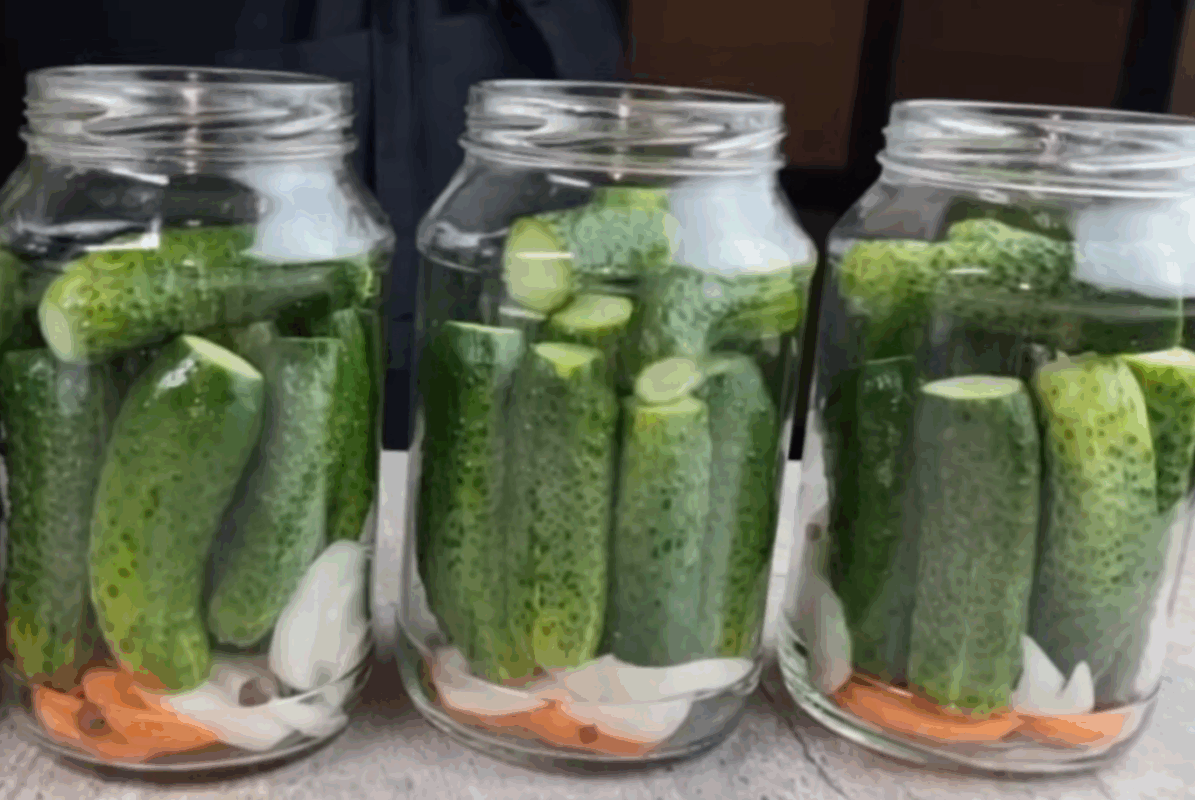 Рецепт дуже смачних і хрумких маринованих огірків по-болгарськи