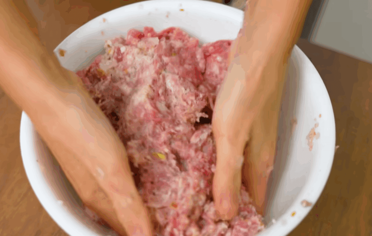 Рецепт дуже соковитих і пишних котлет зі свинини