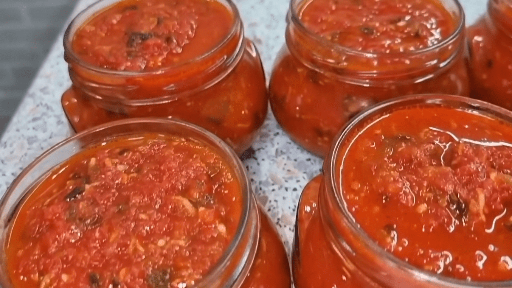 Господиня розповіла, як зробити найкращу аджику