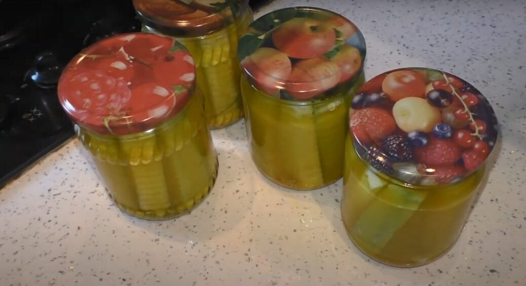 Цей рецепт кабачків на зиму з Італії в сім’ї готую тільки я: 2 кг “зелених” і трохи соусу 