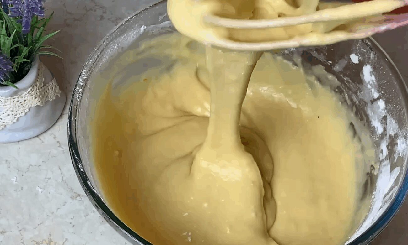 Рецепт швидкого і смачного пирога з яблуками на молоці