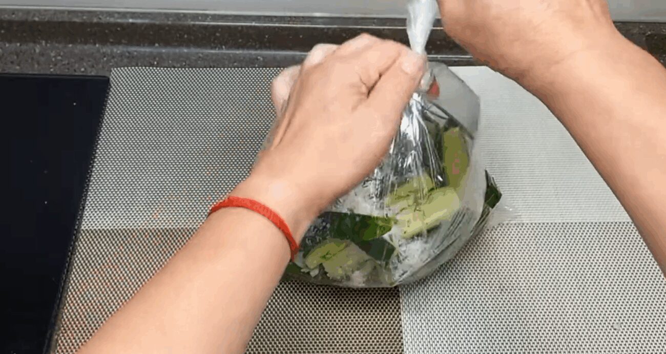 Рецепт швидких і смачних малосольних огірків у пакеті