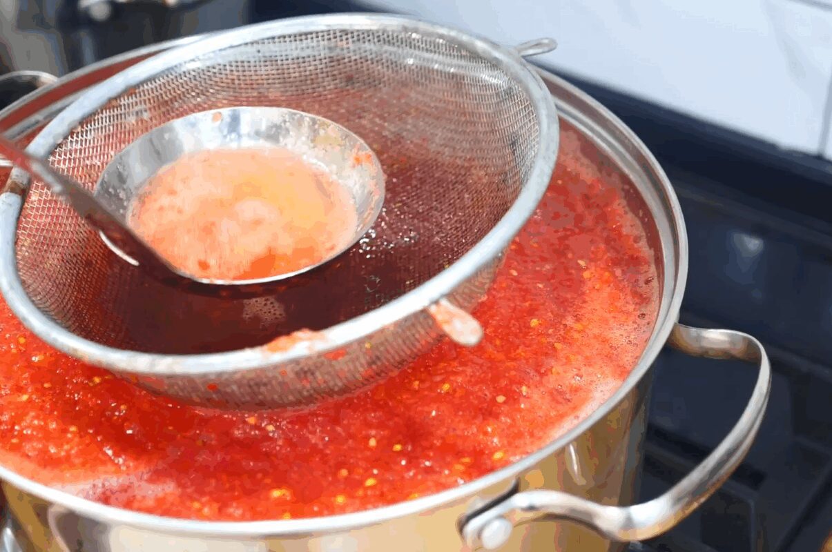 Рецепт смачного томатного соусу на зиму замість кетчупу