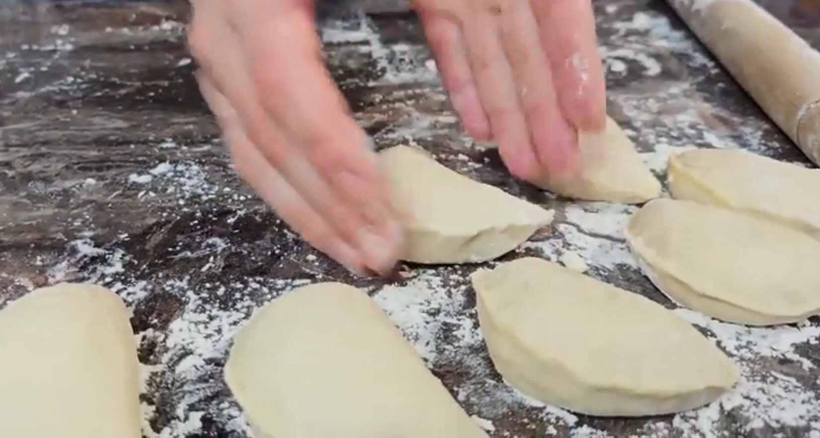 Експерти розповіли, як зробити смачне тісто для вареників