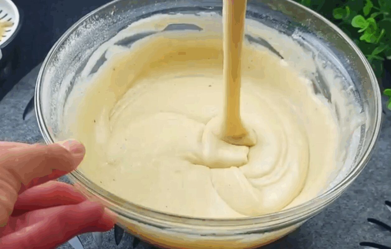 Рецепт пухкого і ніжного яблучного пирога на молоці 