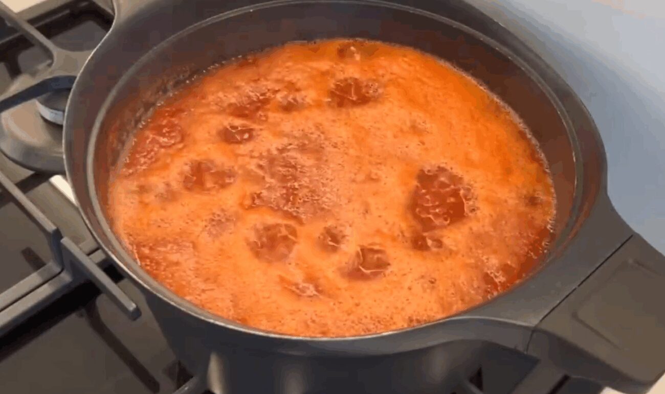 Рецепт смачного і пряного соусу Сацебелі на зиму