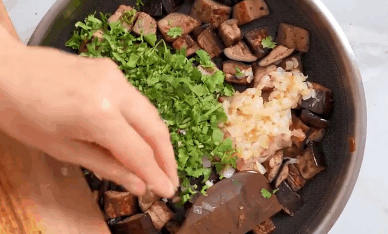 Рецепт дуже смачних і ситних баклажанів на сковороді