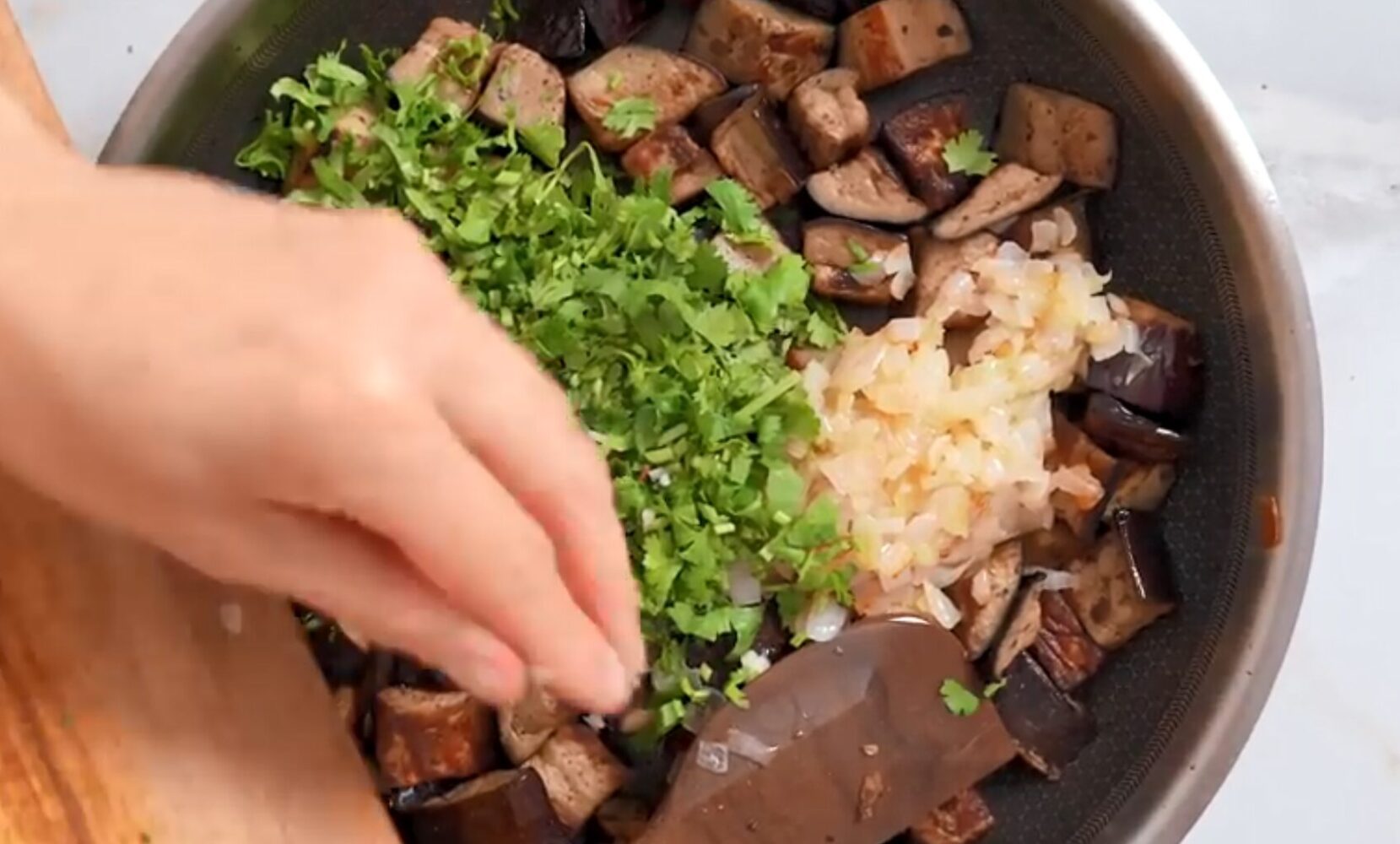 Рецепт дуже смачних і ситних баклажанів на сковороді