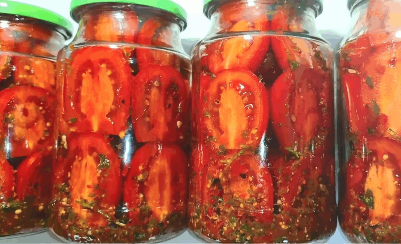 Кулінар розповів, як зробити смачні консервовані помідори
