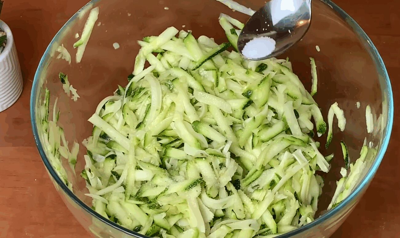 Рецепт смачної і ситної вечері з кабачків і яєць