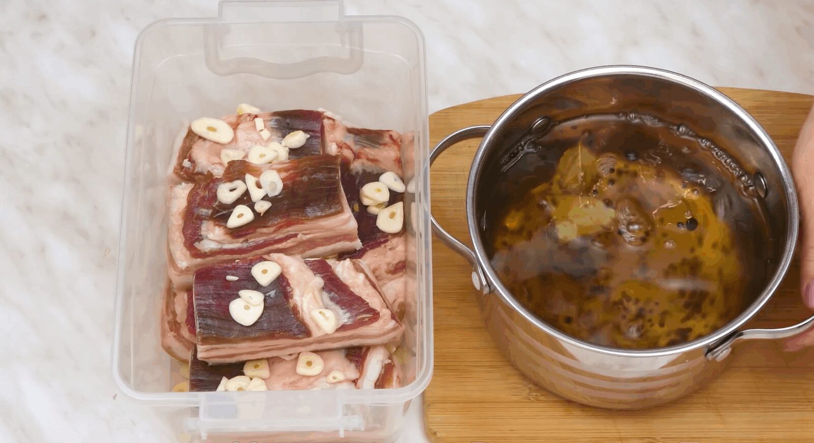 Кулінари розповіли, який продукт слід додати до холодцю, щоб він був прозорим