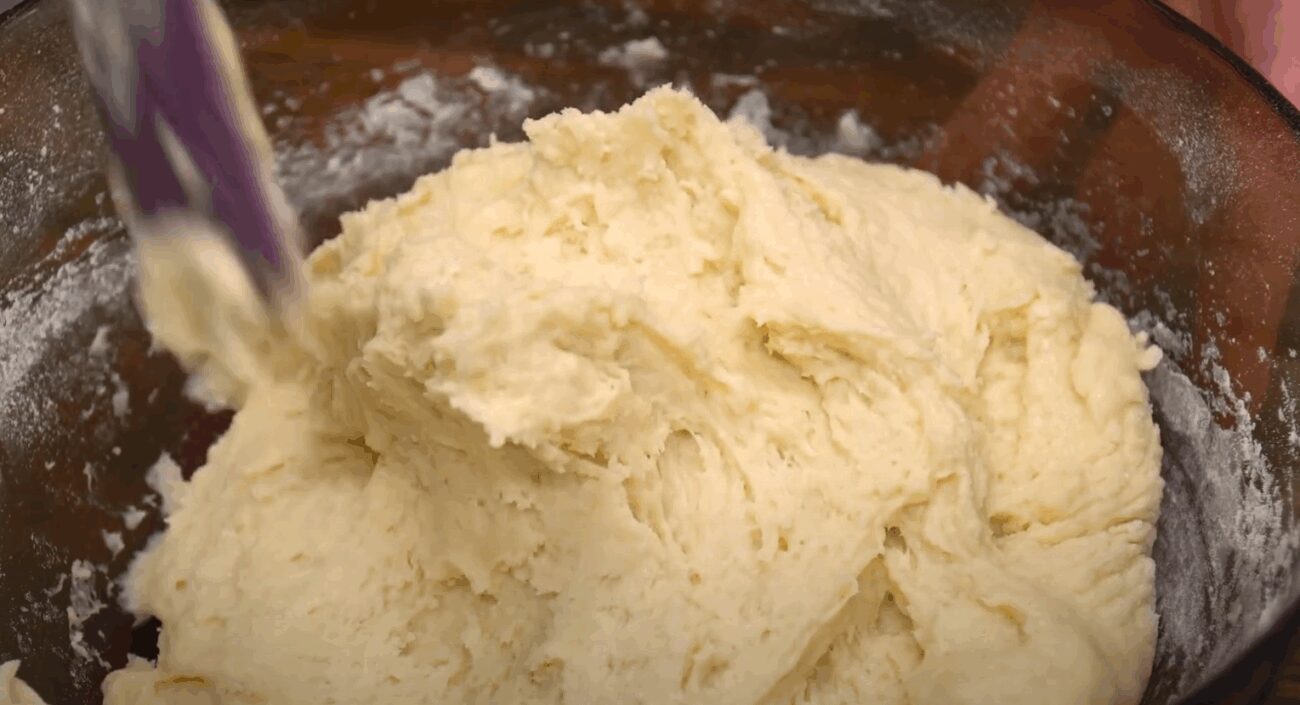 Рецепт м'якого і ніжного печива з яблуками Шарлотка